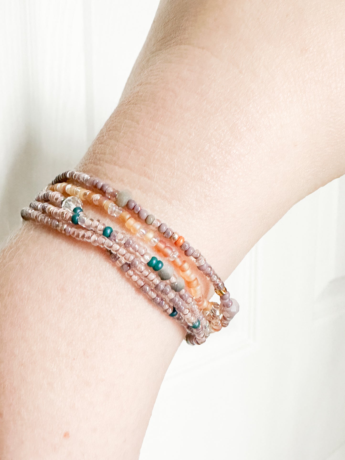 Summer sunset confetti bracelet, 1 individual strand