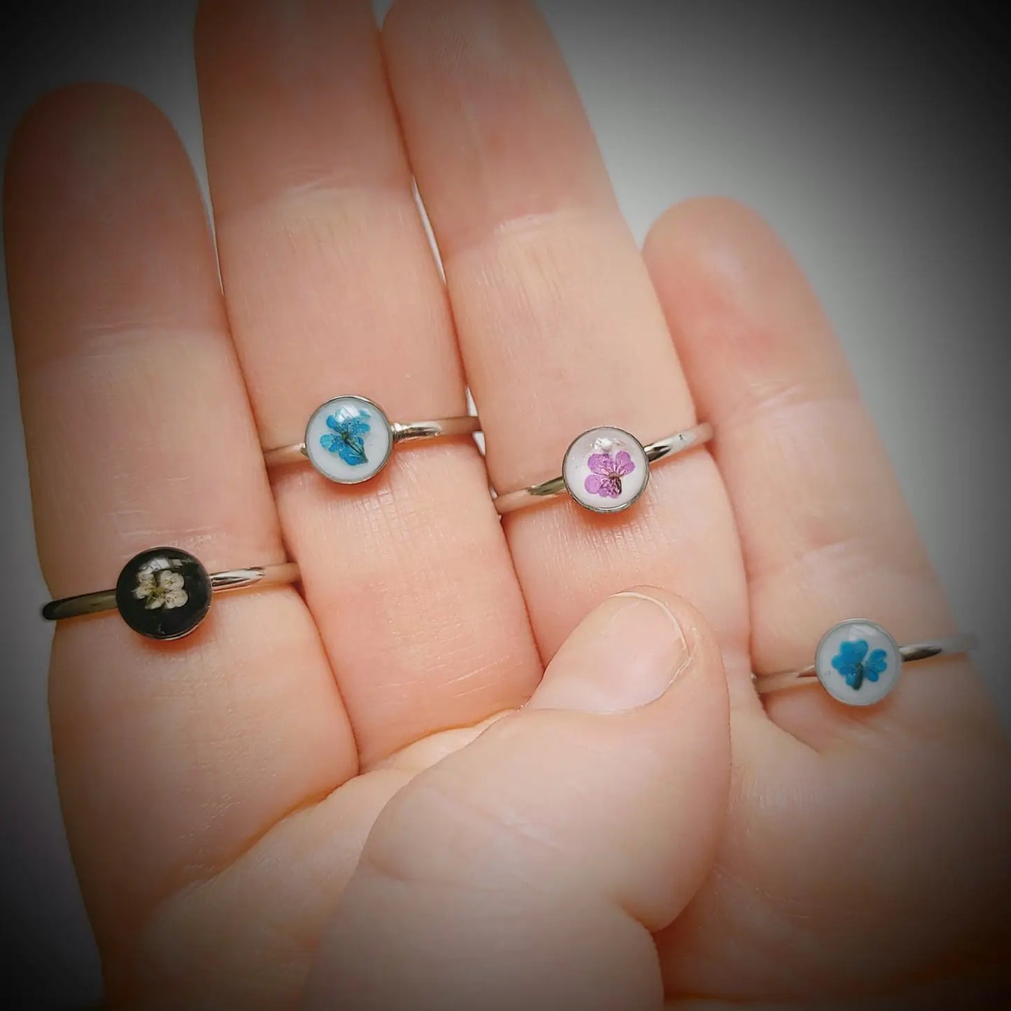 Size 8- Black & White Flower Ring