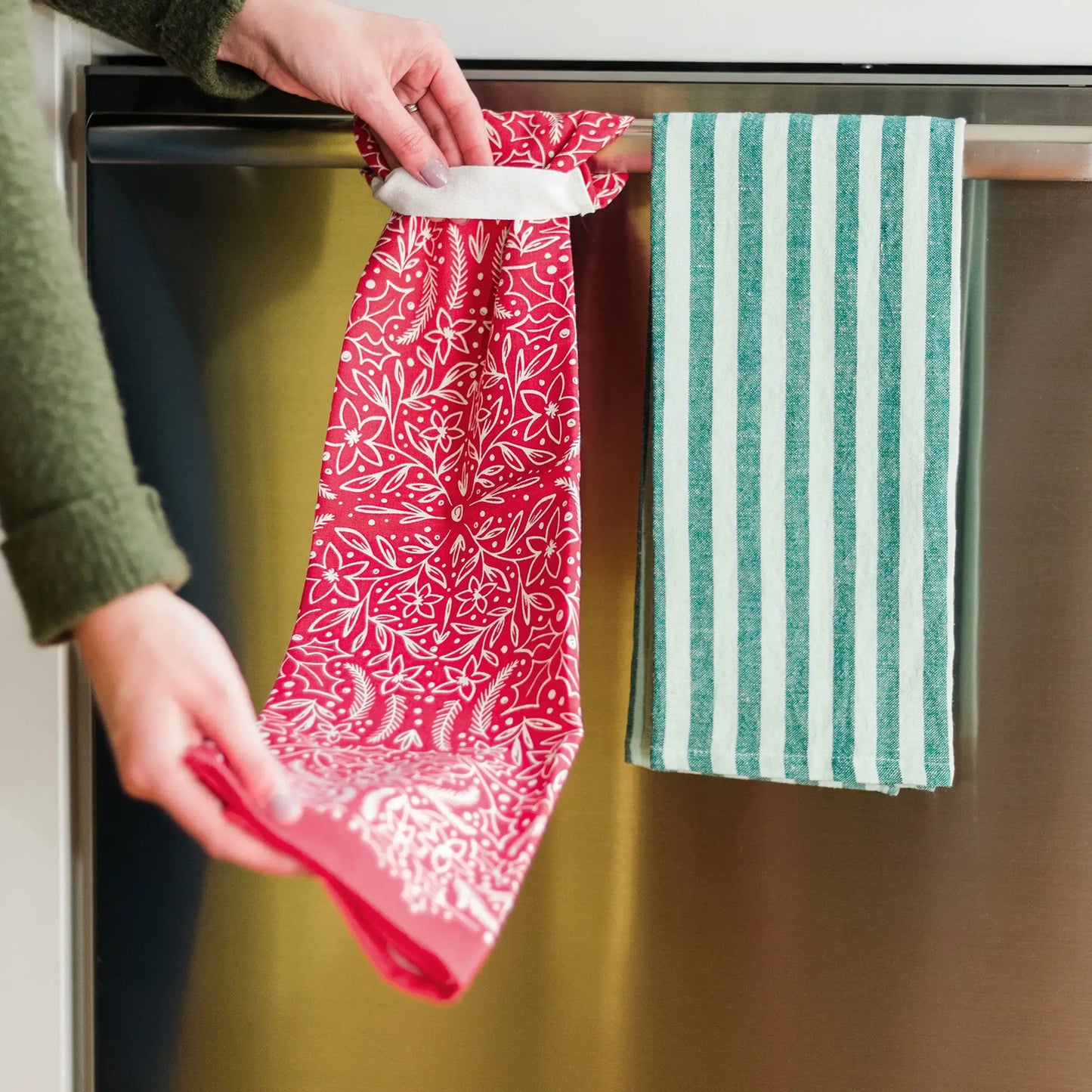 Holiday Floral Kitchen Towel Set