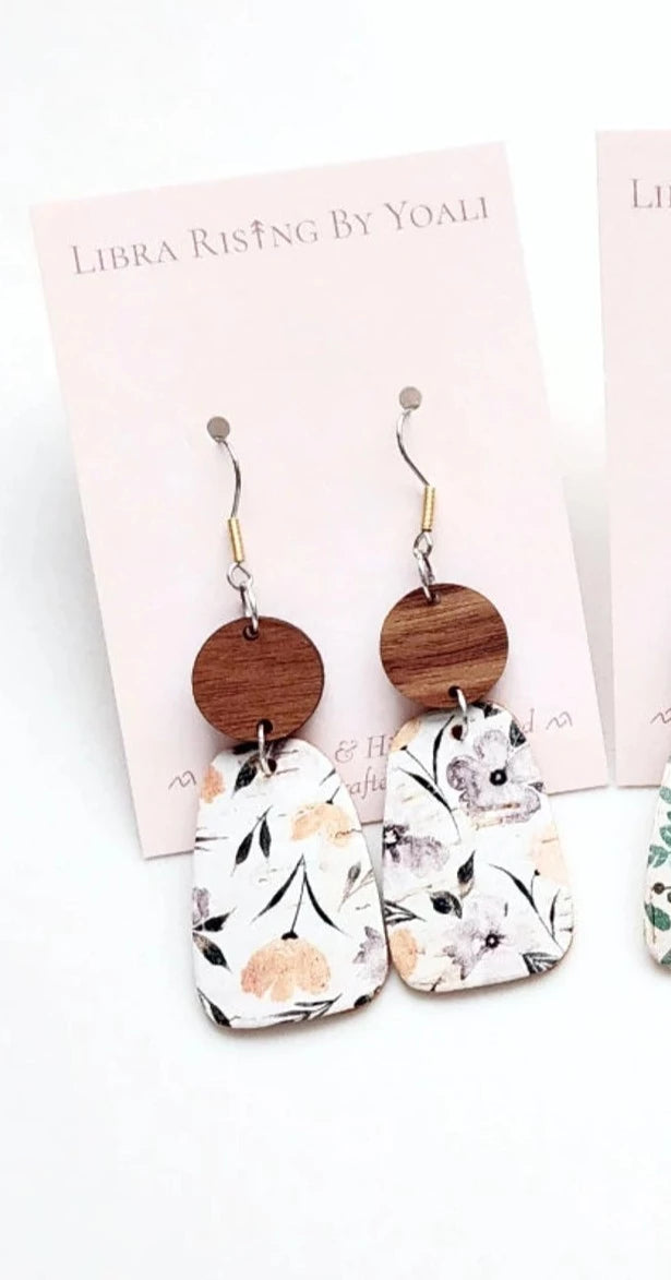 Demi in Walnut & Summer Breeze Leather-Backed Cork