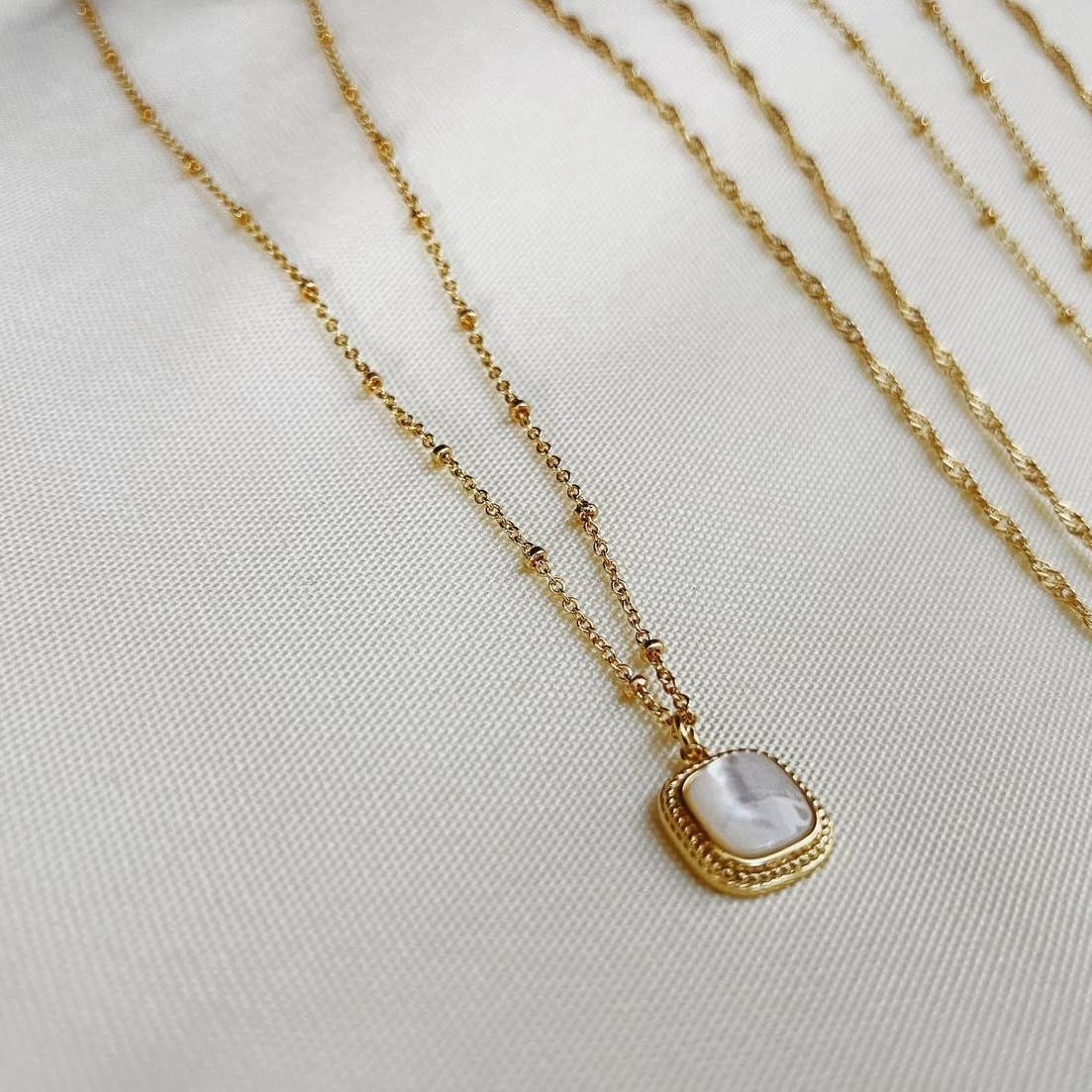 Dainty Mother Of Pearl Pendant Necklace