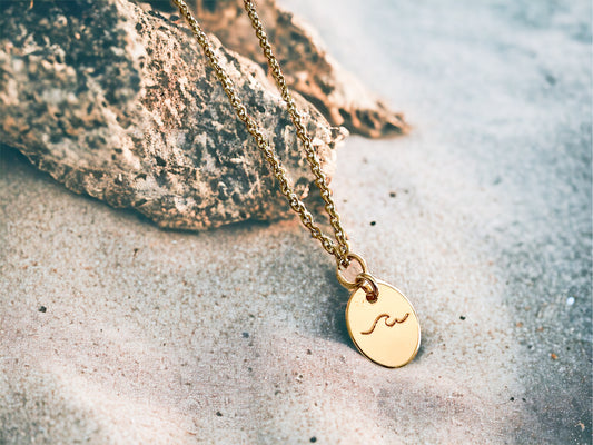 Simple wave necklace in gold