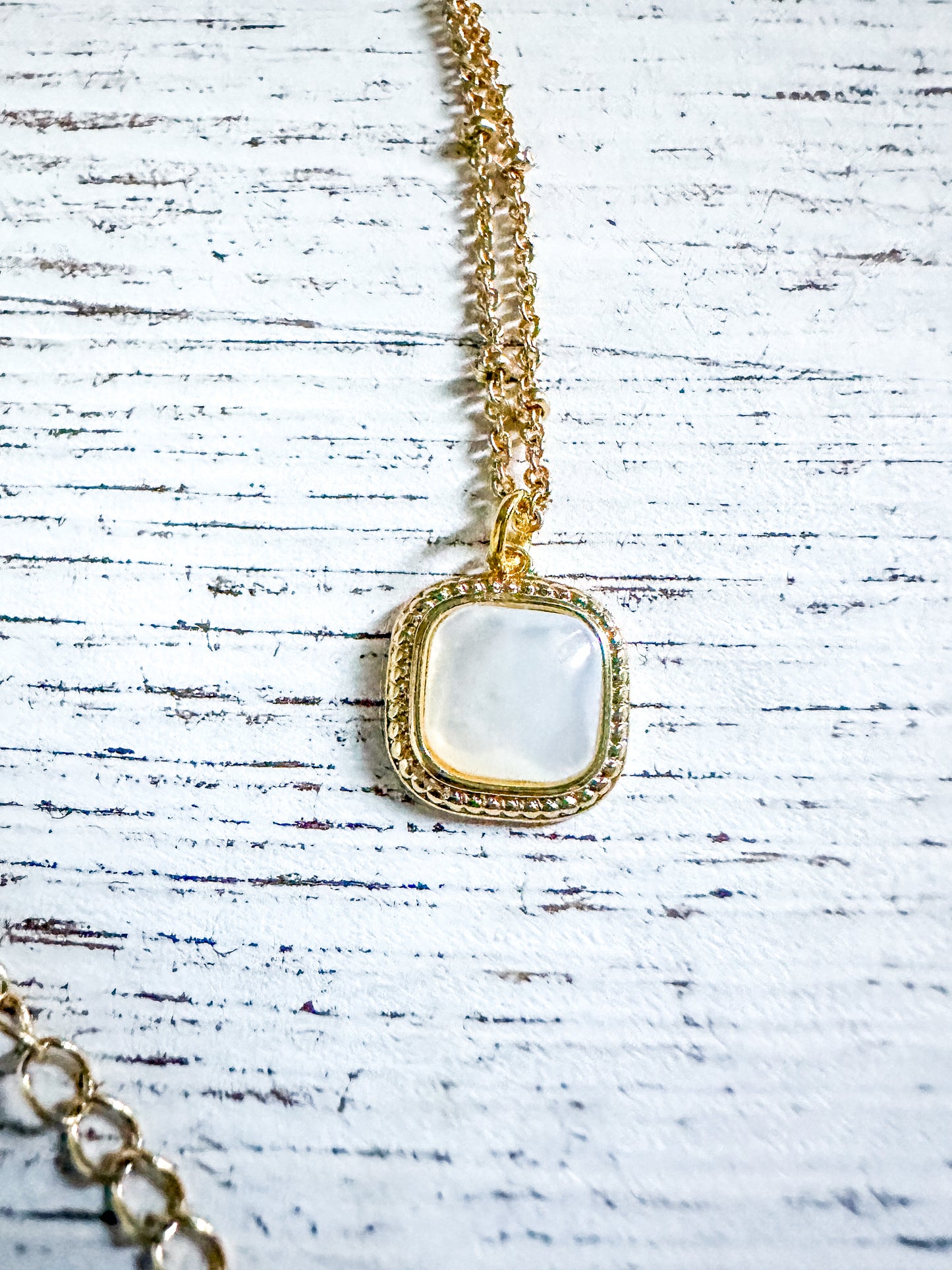 Dainty Mother Of Pearl Pendant Necklace