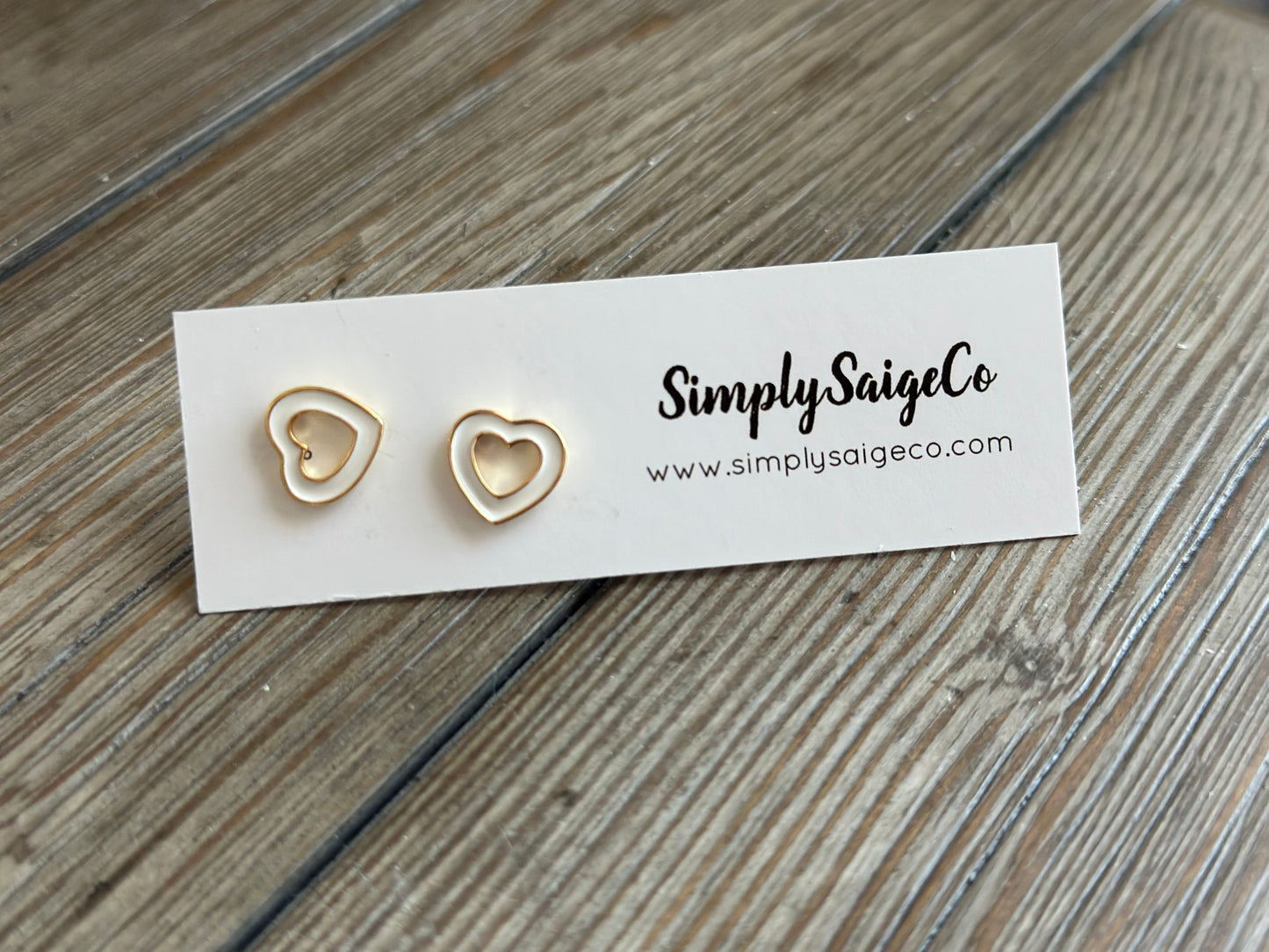 Timeless heart studs in white